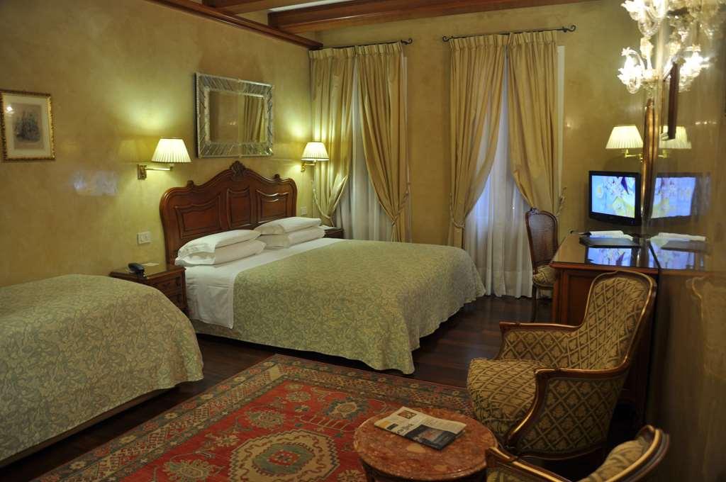 Hotel Bisanzio Venice Room photo